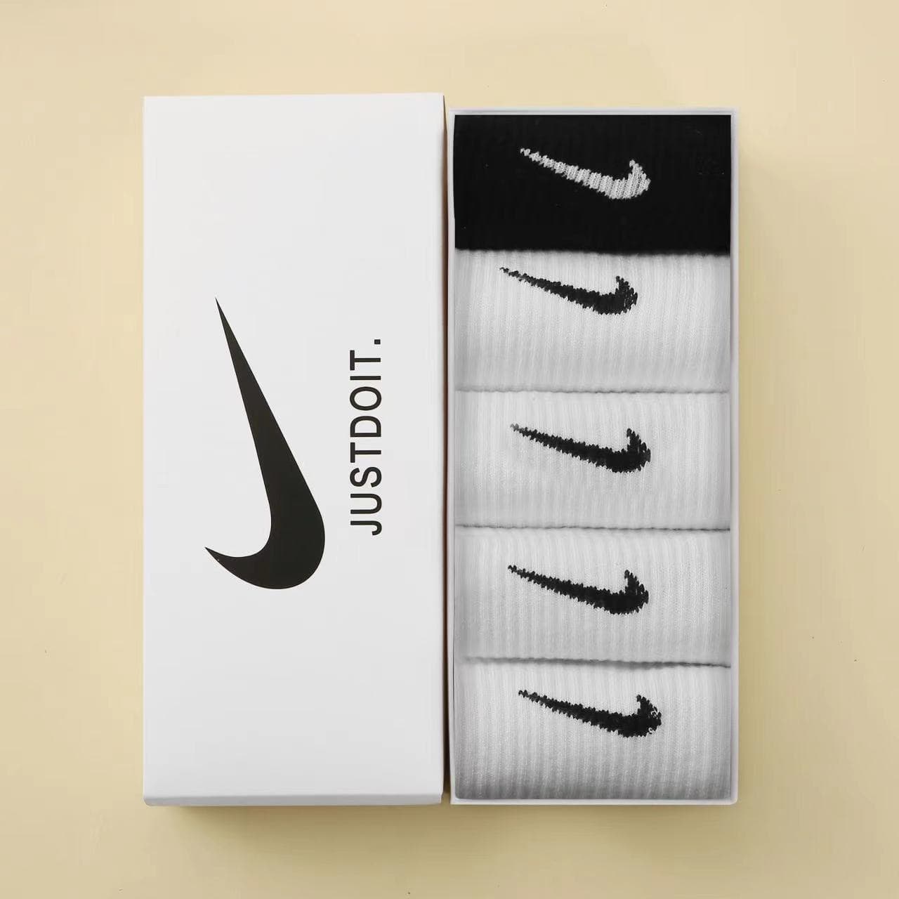 Lot de 5 paires de chaussettes de sport mi-mollet unisexes Nike, respirantes et côtelées, idéales pour la course, la salle de sport et le quotidie