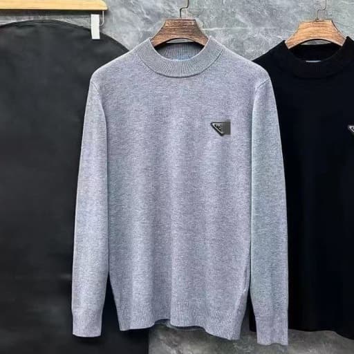 Pull en laine à col rond, style décontracté, orné du logo triangulaire en métal de la marque Cross-border Trendy Brand.