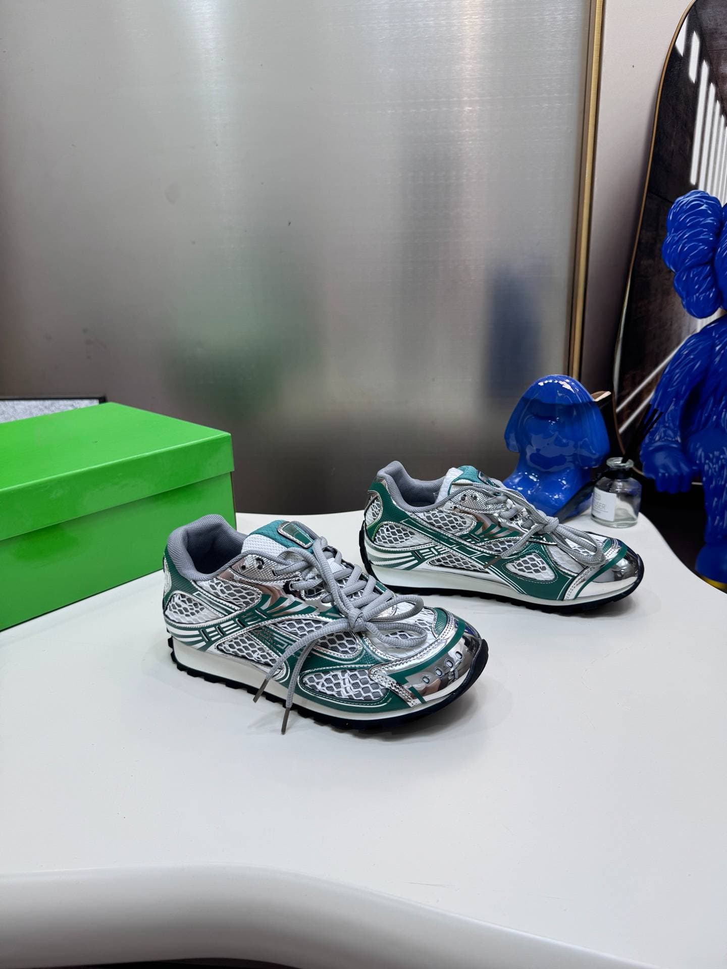 Les meilleures ventes de la collection automne-hiver 2025 incluent les baskets BV Family Orbit, les chaussures décontractées pour couples, les chau