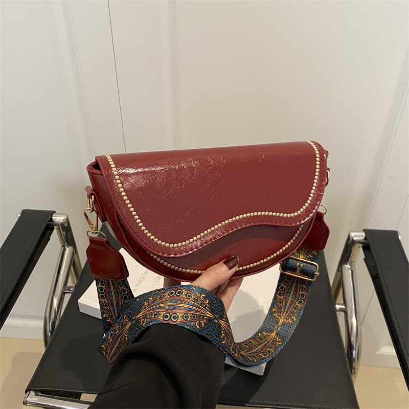2025 Solid Color New Trendy Fashionable Simple Textured Wide Strap Crossbody Shoulder Women's Saddle Bag