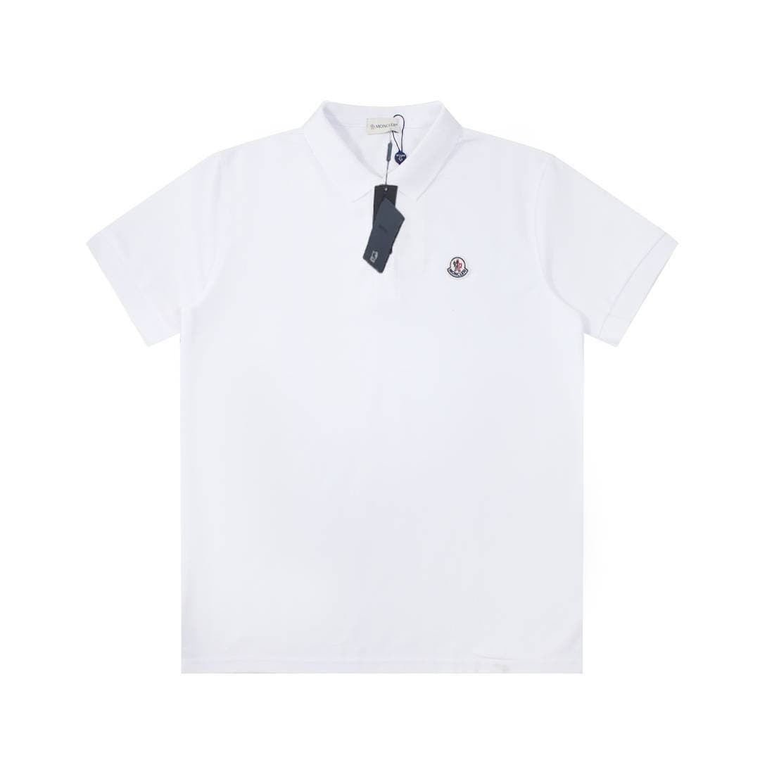 Polo à manches courtes pour homme de marque de haute qualité. Le tissu est confortable et respirant. La finition est parfaite. Il est recommandé