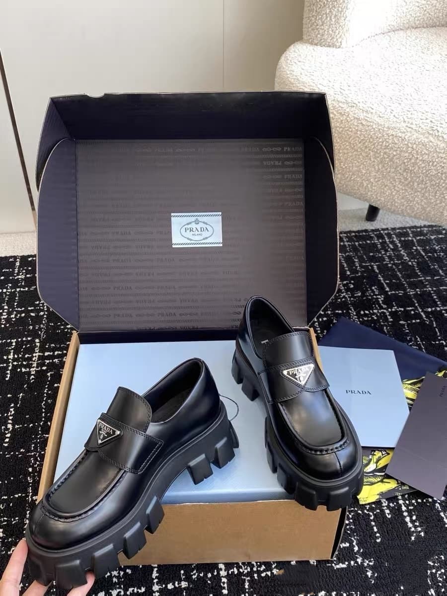 Chaussures à logo triangulaire, chaussures en éponge, chaussures à semelles épaisses, chaussures de marche à un pied, chaussures en cuir style b