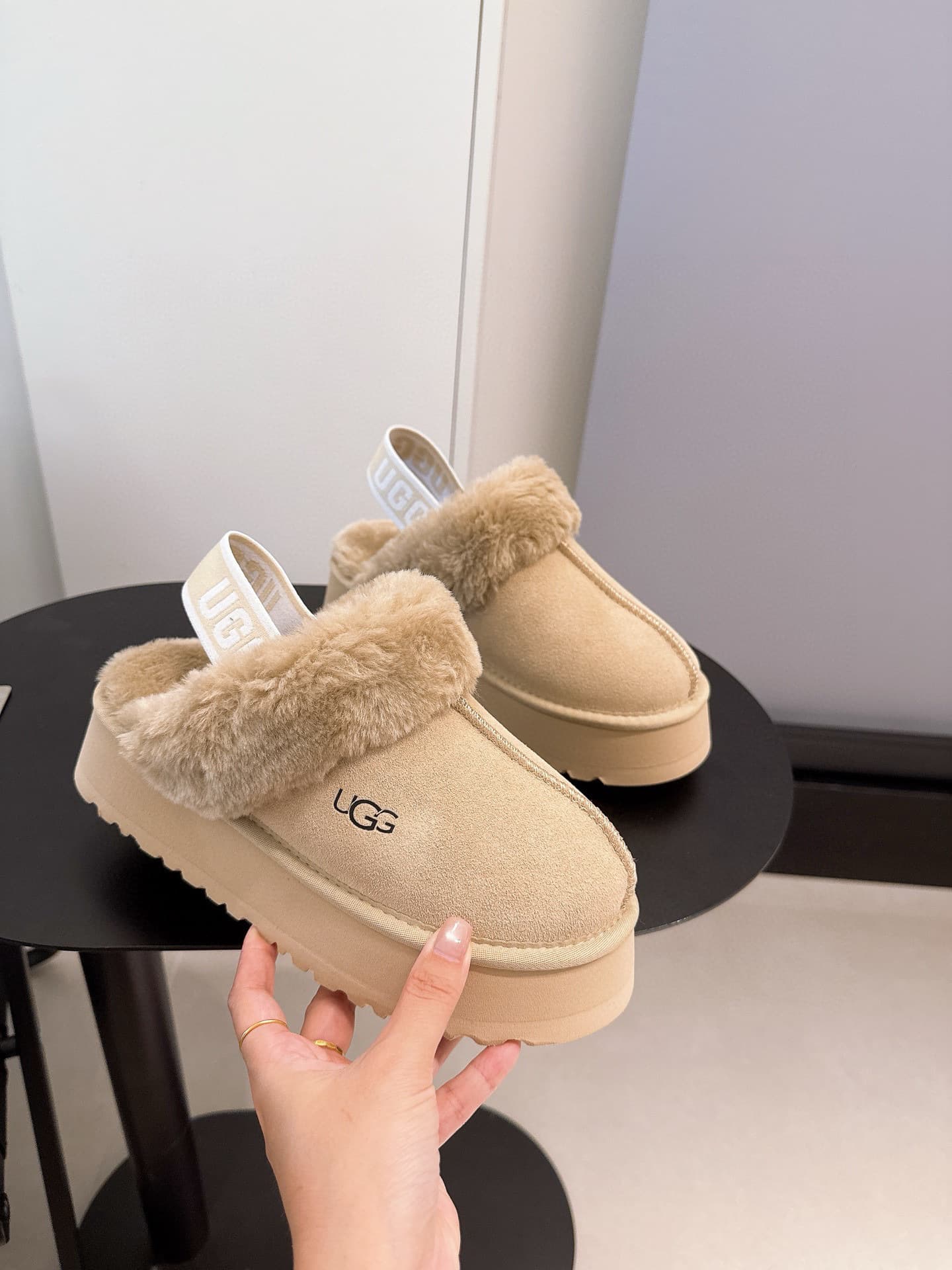 Sandales UGG pour femmes avec brides, semelle épaisse, sandales élastiques et fourrées