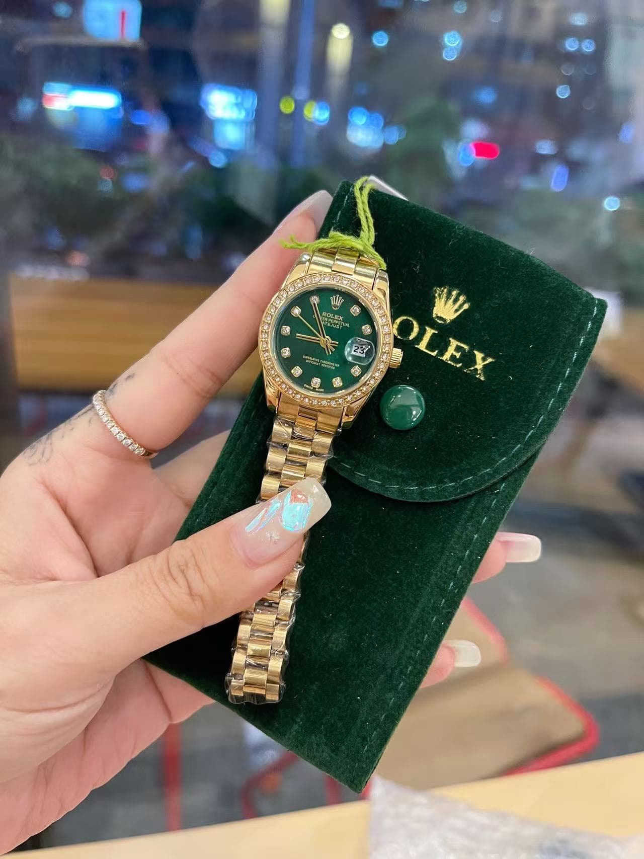 Montre femme édition limitée 28 mm, verre saphir AAA serti de diamants, bracelet en acier massif 316, mouvement à quartz, cadeau d'anniversaire.