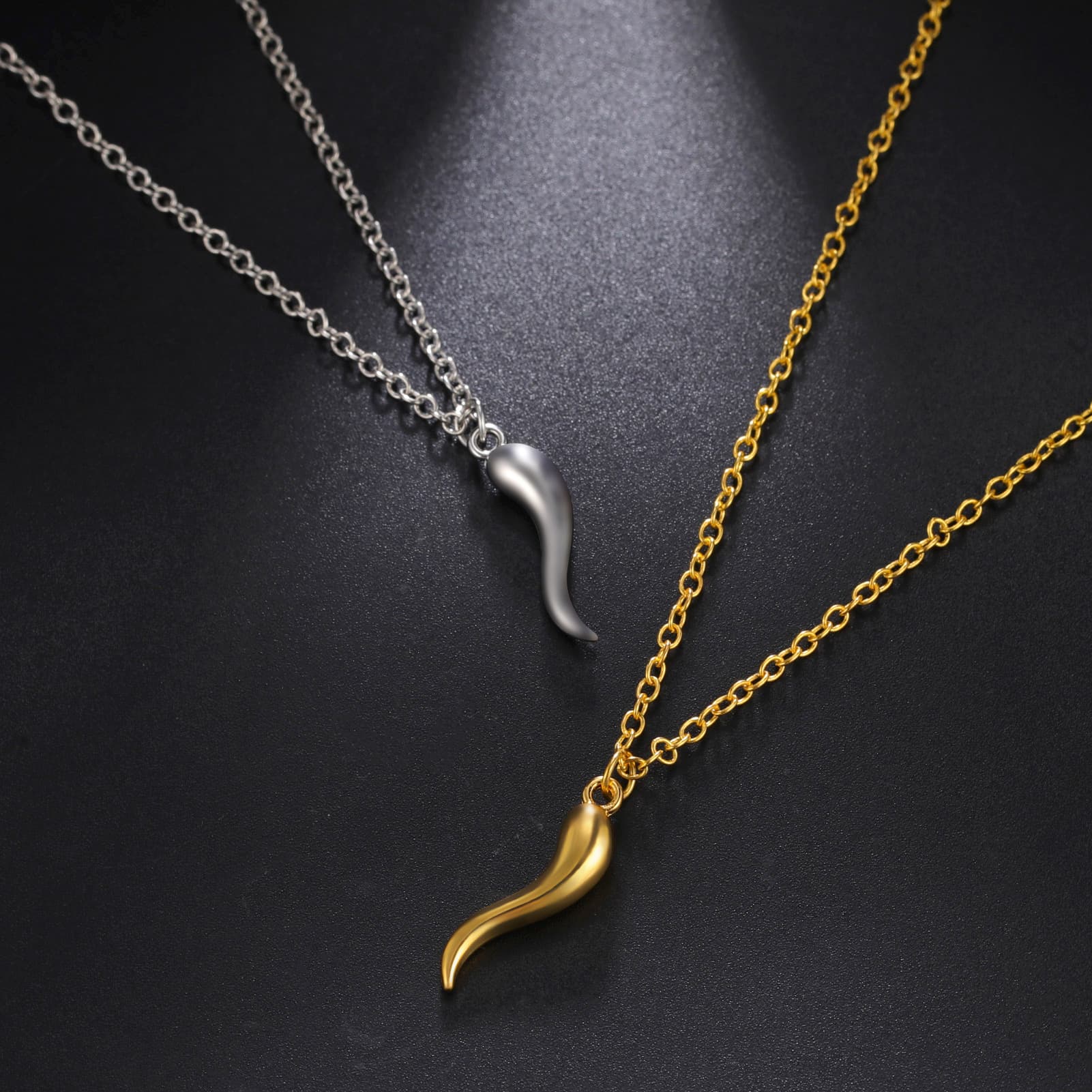 Europe and the United States cross-border hot-selling fashion simple personality trend real gold plating Cylindrical pendant ancient silver alloy neck
