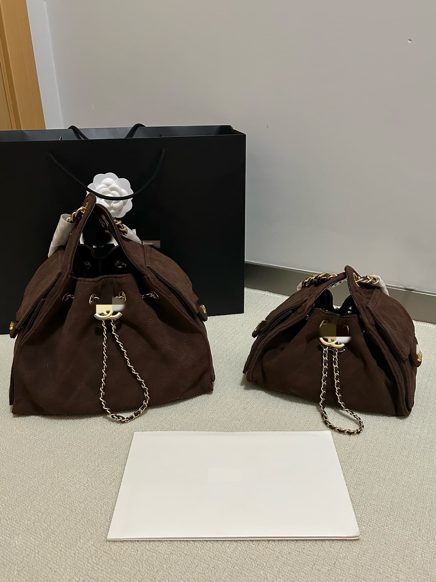 Sac à bandoulière matelassé pour femme avec chaîne de 25 cm et design de niche