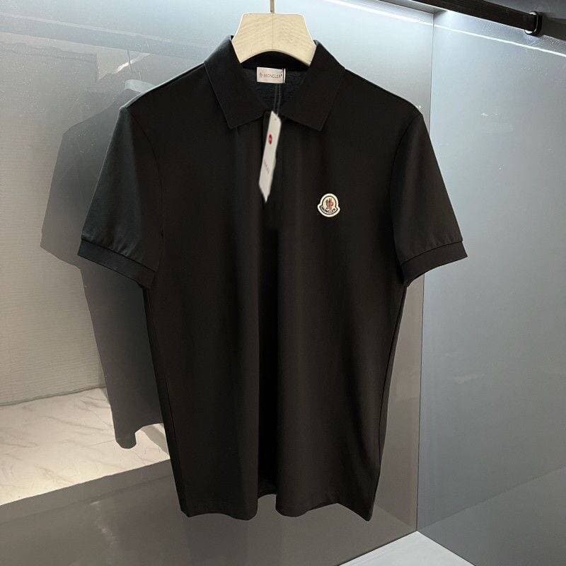 Polo à manches courtes pour homme de marque de haute qualité. Le tissu est confortable et respirant. La finition est parfaite. Il est recommandé