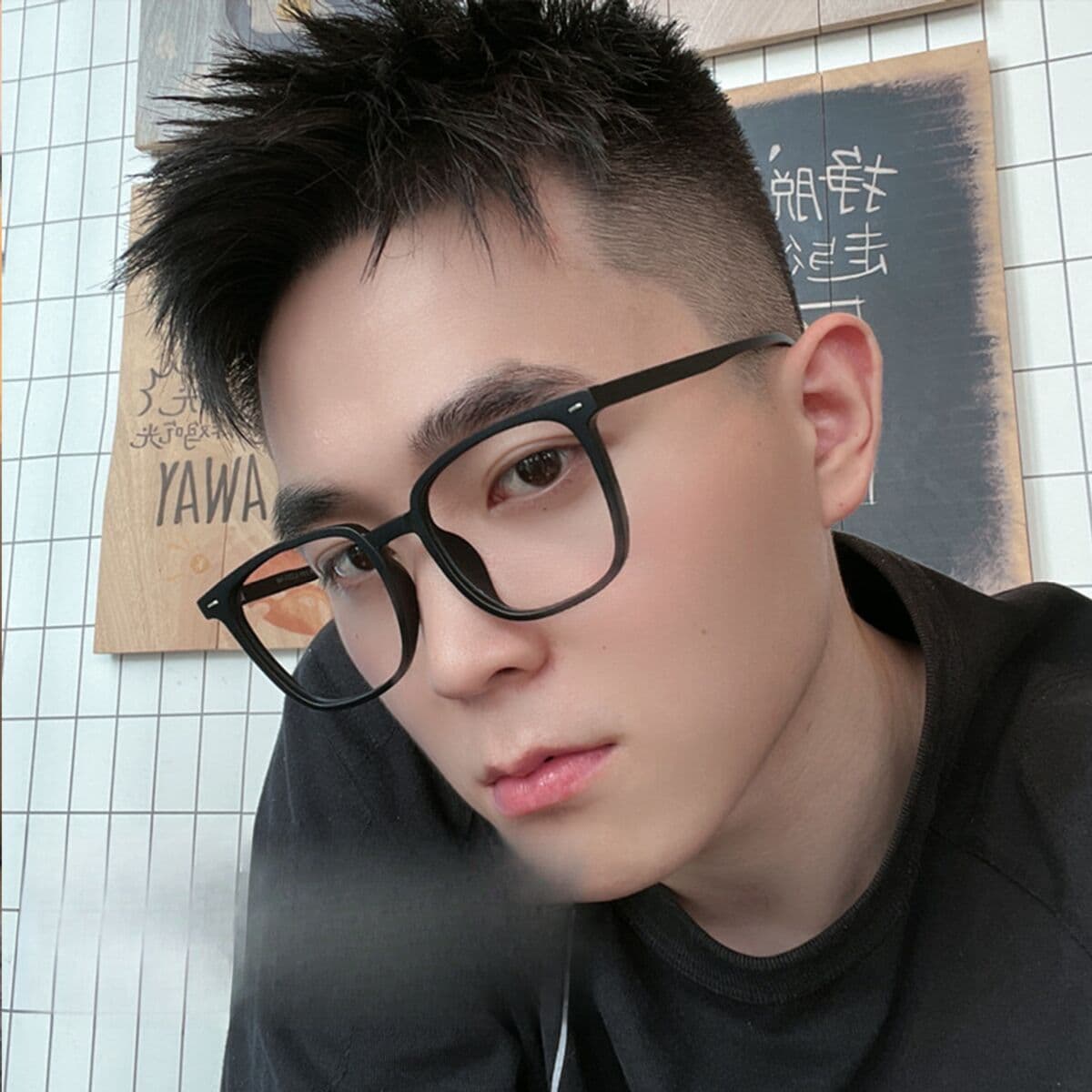 Lunettes à monture noire pour homme, tendance et élégantes, compatibles avec la myopie grâce à des verres plats correcteurs, anti-lumière bleue et anti-lumière bleue.