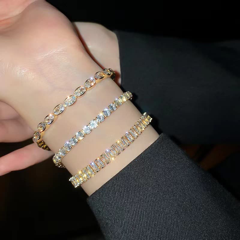 hot selling AAA zircon bracelet is simple and fashionable, with a niche design and versatile. Women's jewelry