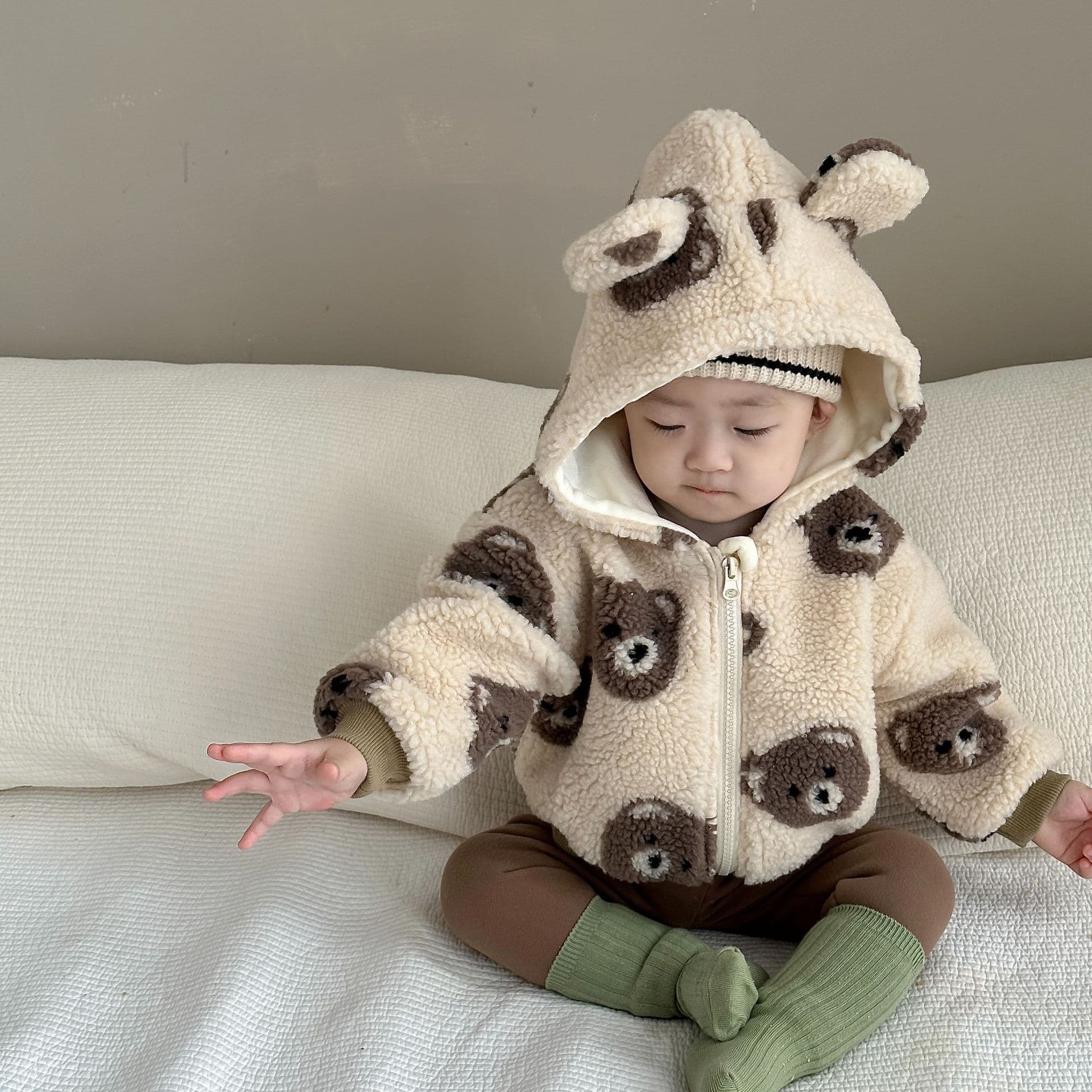 Baby clothes Baby autumn and winter clothes baby bear head printed plush coat