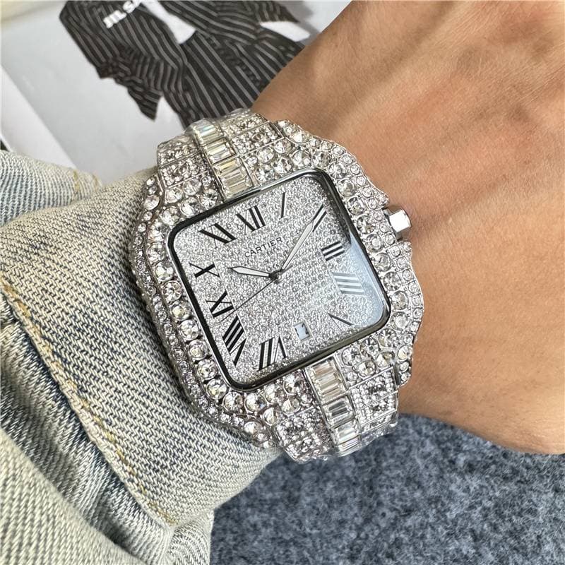 Montre tendance avec design serti de diamants