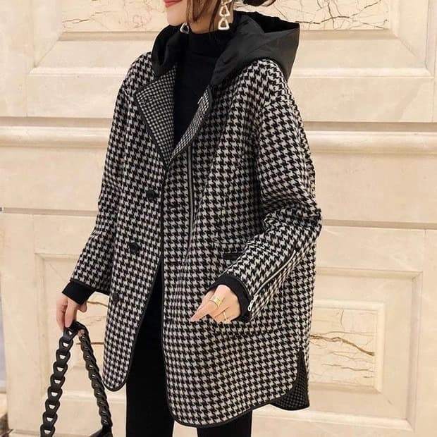 ​​Chic Checkered Hooded Wool Coat For Women – Oversized Longline Trench Coat With Pockets In Classic Houndstooth Pattern​