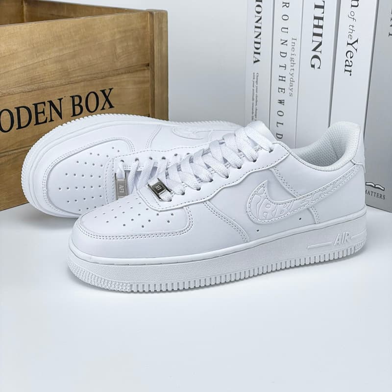 Chaussures de course basses pour femmes et hommes, style décontracté, semelle épaisse, style simple et basique, idéal pour les magasins d'usine