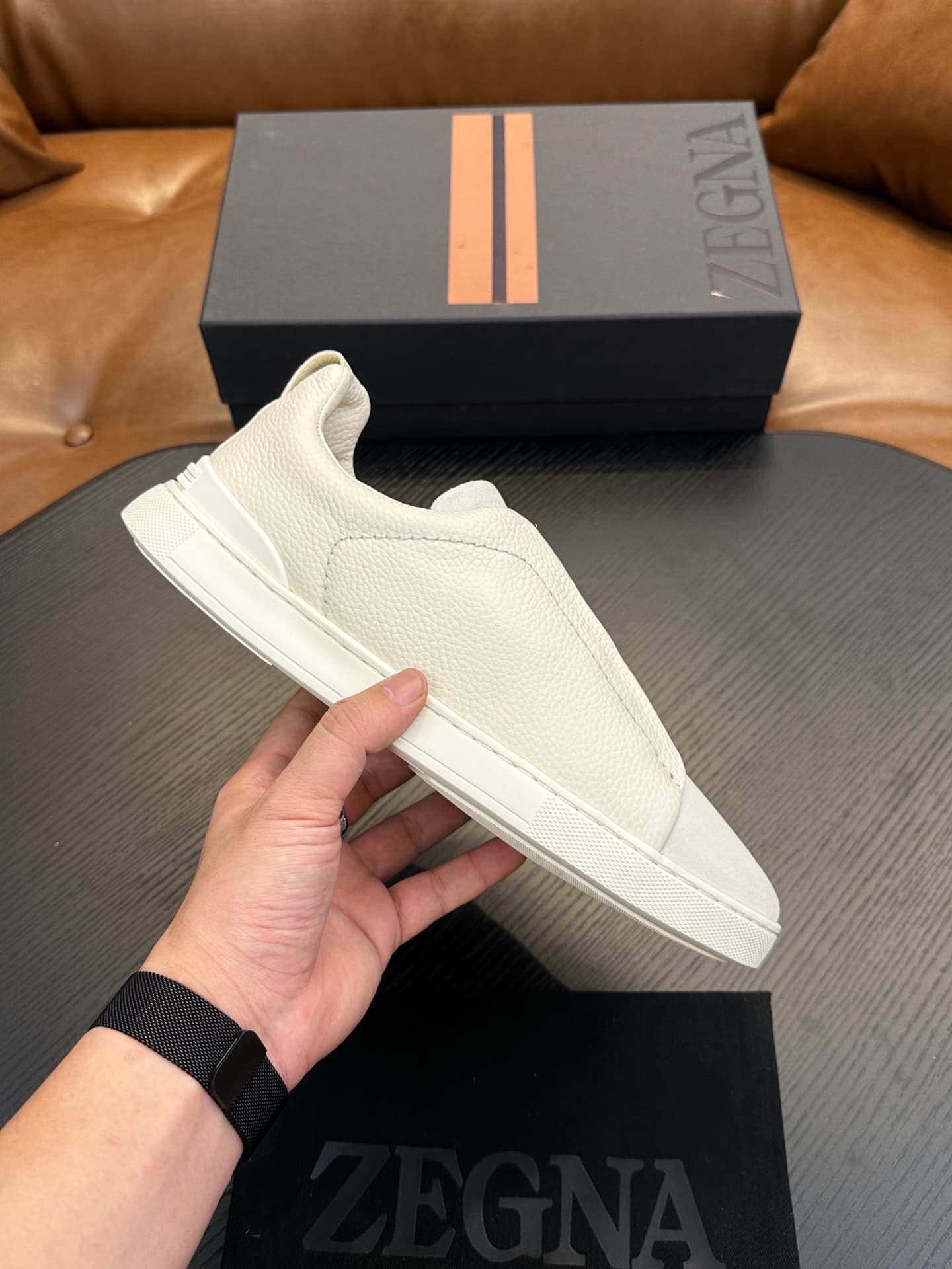 Giordano Casual Sneakers This Triple StitchTM Low-top Sneakers Are Soft Cowhide Suede, Adding Sophistication Casual