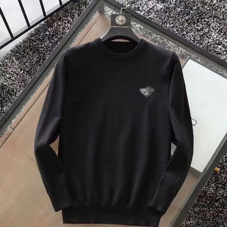 Pull en laine à col rond, style décontracté, orné du logo triangulaire en métal de la marque Cross-border Trendy Brand.