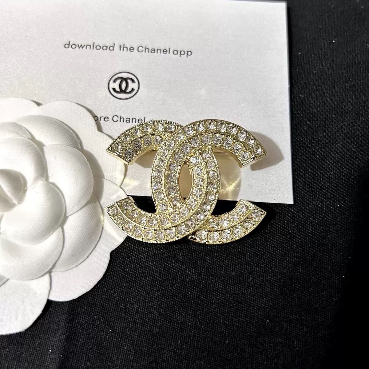 Broche parfumée de luxe, accessoire de costume, haut de gamme, élégant, nouveau style, 2025