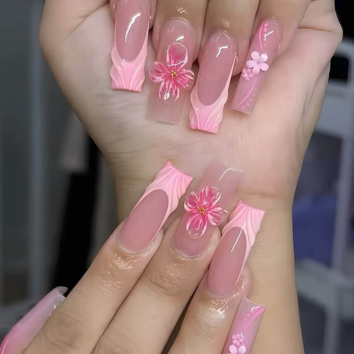 24pcs French Ombre Blush Nail Tips With 3D Stripes & Gold Flakes - Detachable Press-On Nails For Women, Sweet & Glamorous Design