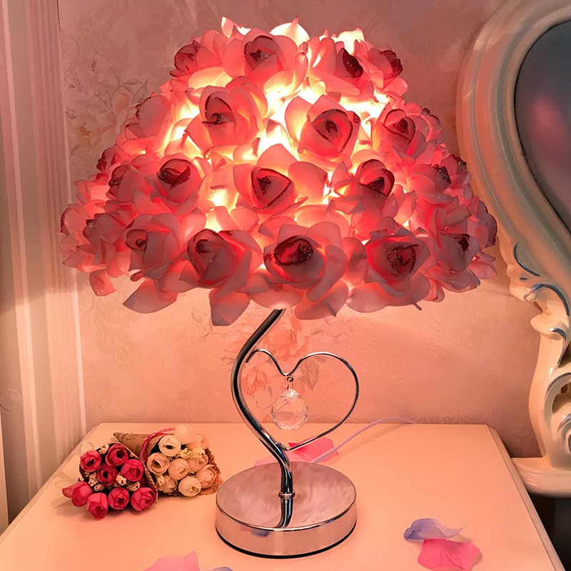 【 Over 2000 returning customers 】 Creative and simple European feather lamp, bedroom bedside princess wedding room warm