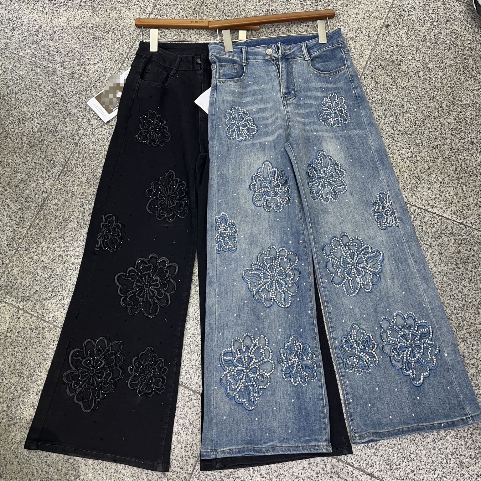 Women's Slimming Stretchy Denim Jeans American Style Floral Rhinestones Wide Leg Straight Leg Fashionable New Spring Design