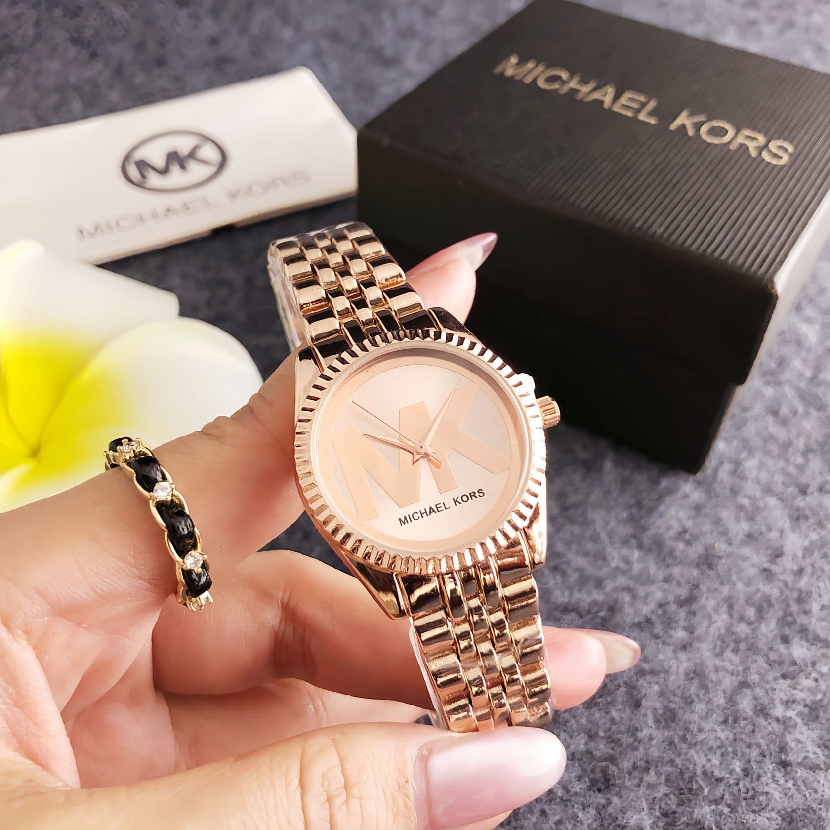 Montre compacte élégante pour femme, inspirée du luxe, mouvement à quartz haut de gamme