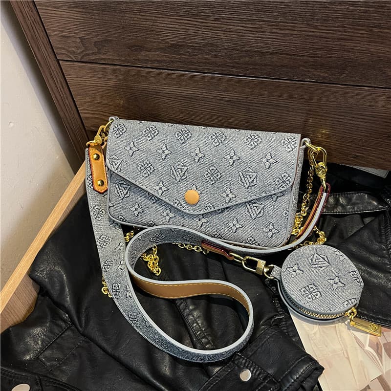 Women's LV-Inspired 3-in-1 Envelope Crossbody Bag, Grey Monogram Fabric Purse With Gold Chain & Detachable Strap, LV Style For Shopping & Weekend Outi