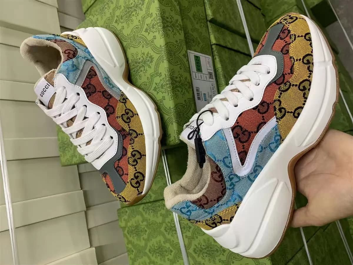 Nouvelle couleur avec la couleur des yeux presbytes surélevée dans des semelles épaisses pour hommes et femmes du même style Baskets décontract