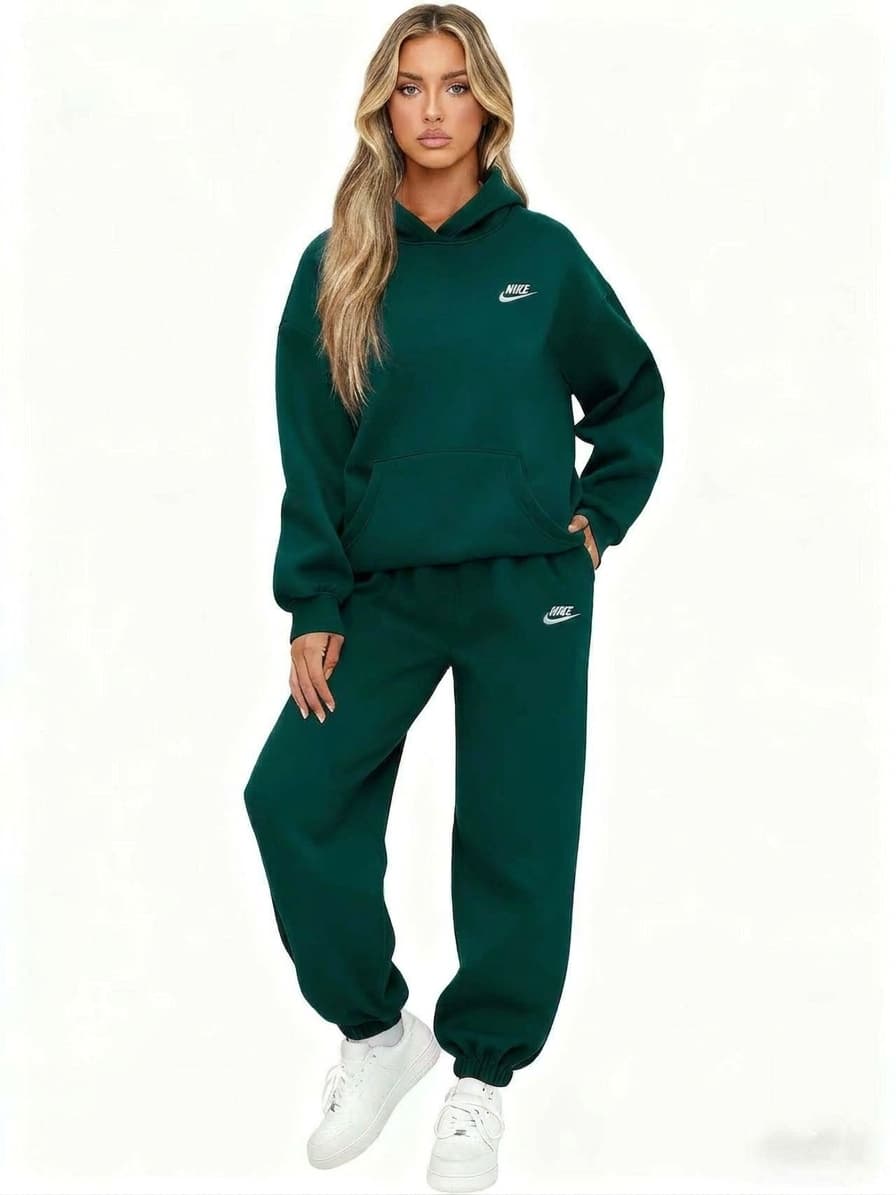 Ensemble deux pièces à capuche Nike pour femme avec logo classique