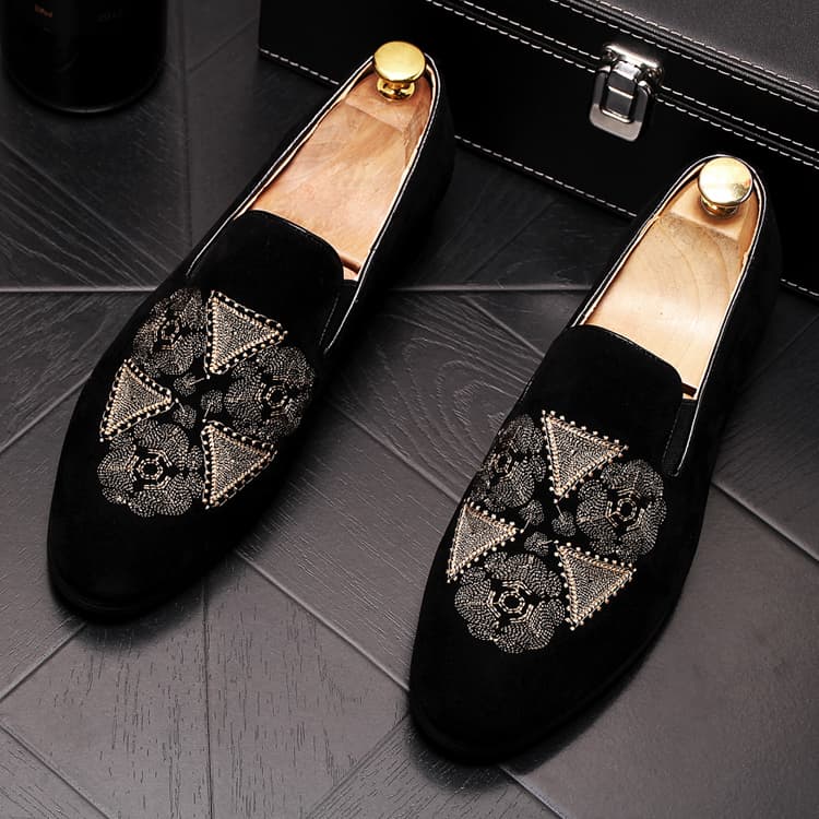 New Luxury Fashion Men Pointed Suede Embroidery Slip On Casual Oxford Shoes Wedding Groom Driving Homecoming Business Footwear