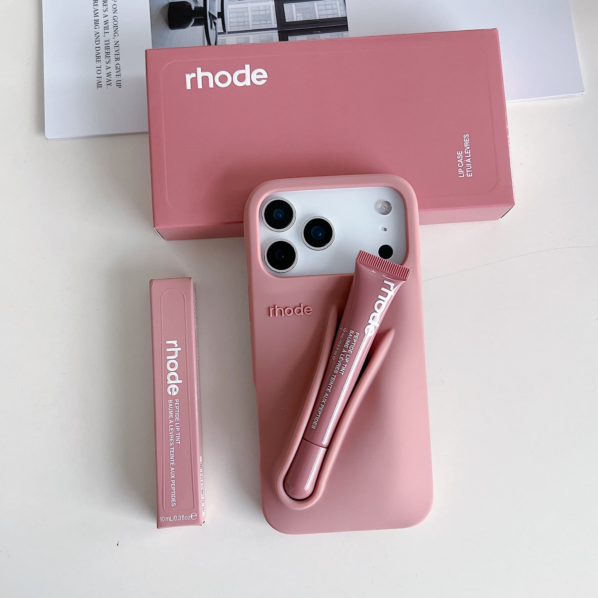 Étui de protection en silicone pour iPhone 17 Pro Max, compatible avec le commerce extérieur, pouvant contenir du rouge à lèvres et du gloss.