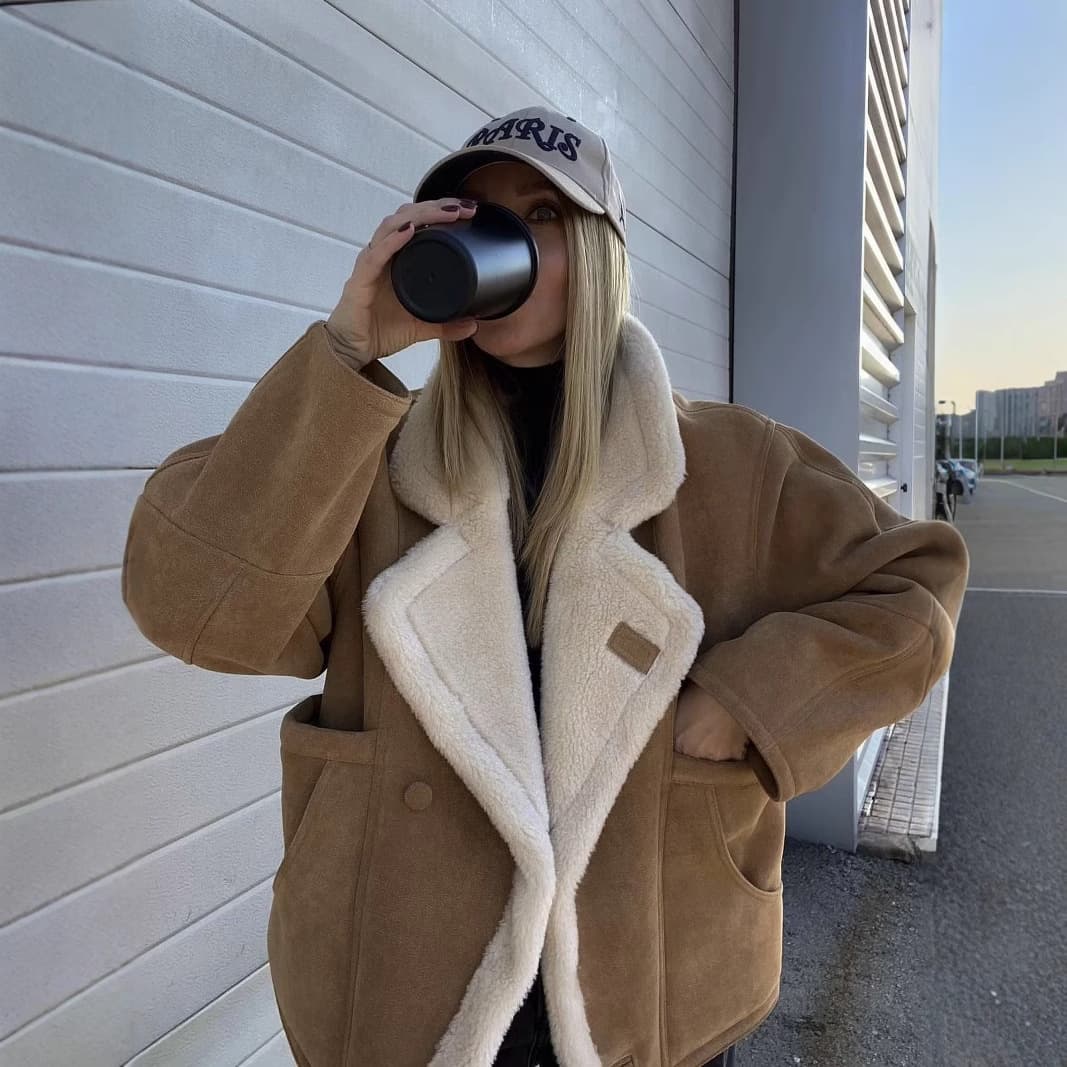 Women's Vintage Faux Shearling Jacket - Cozy Winter Outerwear With Relaxed Fit, Available In Chestnut & Khaki (S/M/L)"​