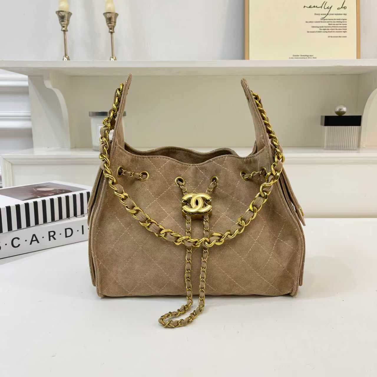 Sac seau matelassé rétro en daim véritable de haute qualité, style élégant, porté épaule ou bandoulière chaîne. Idéal pour une utilisation