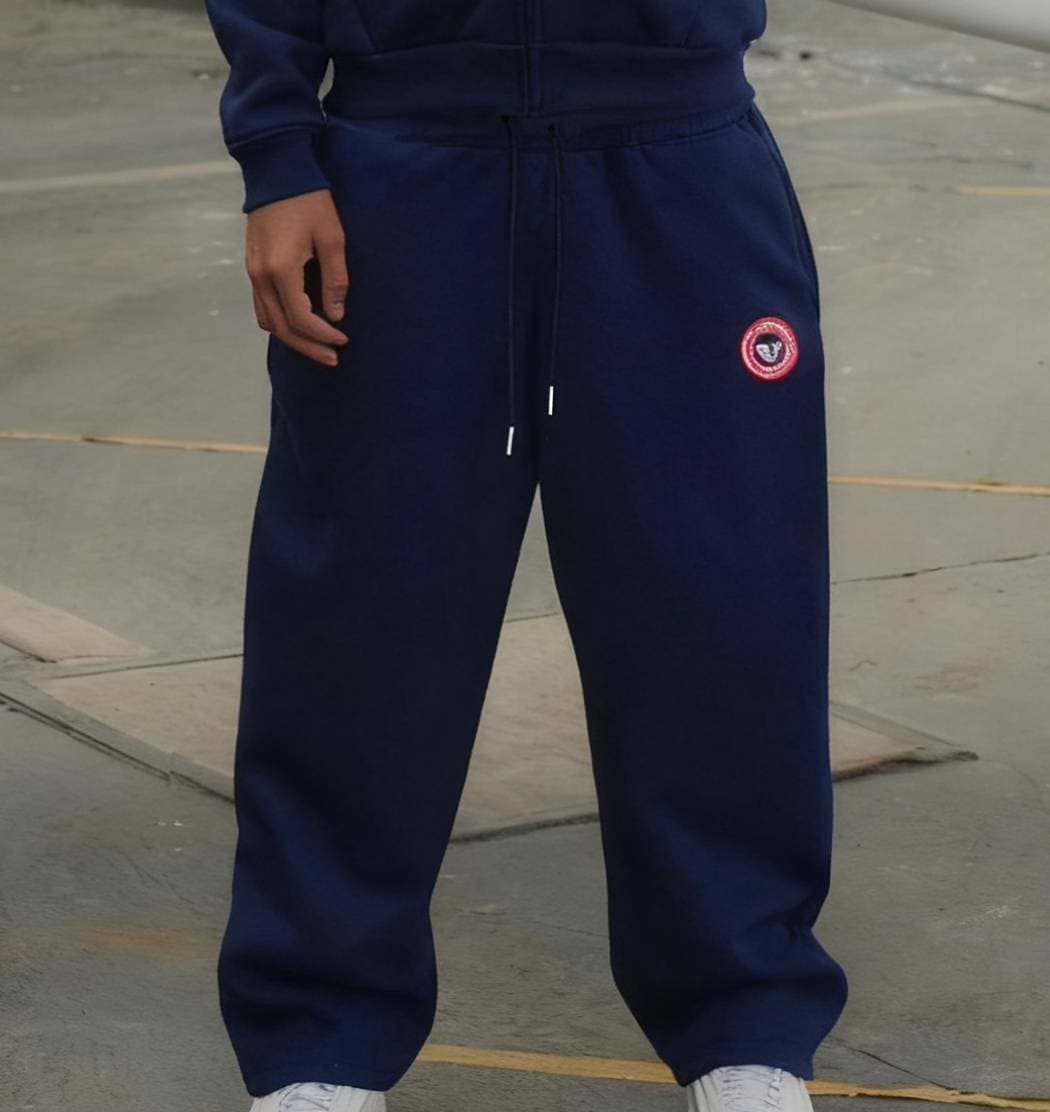 Pantalon de survêtement homme style hip-hop urbain, capuche zippée, manches longues, polyester noir, coupe basique micro-élastique, idéal pour le