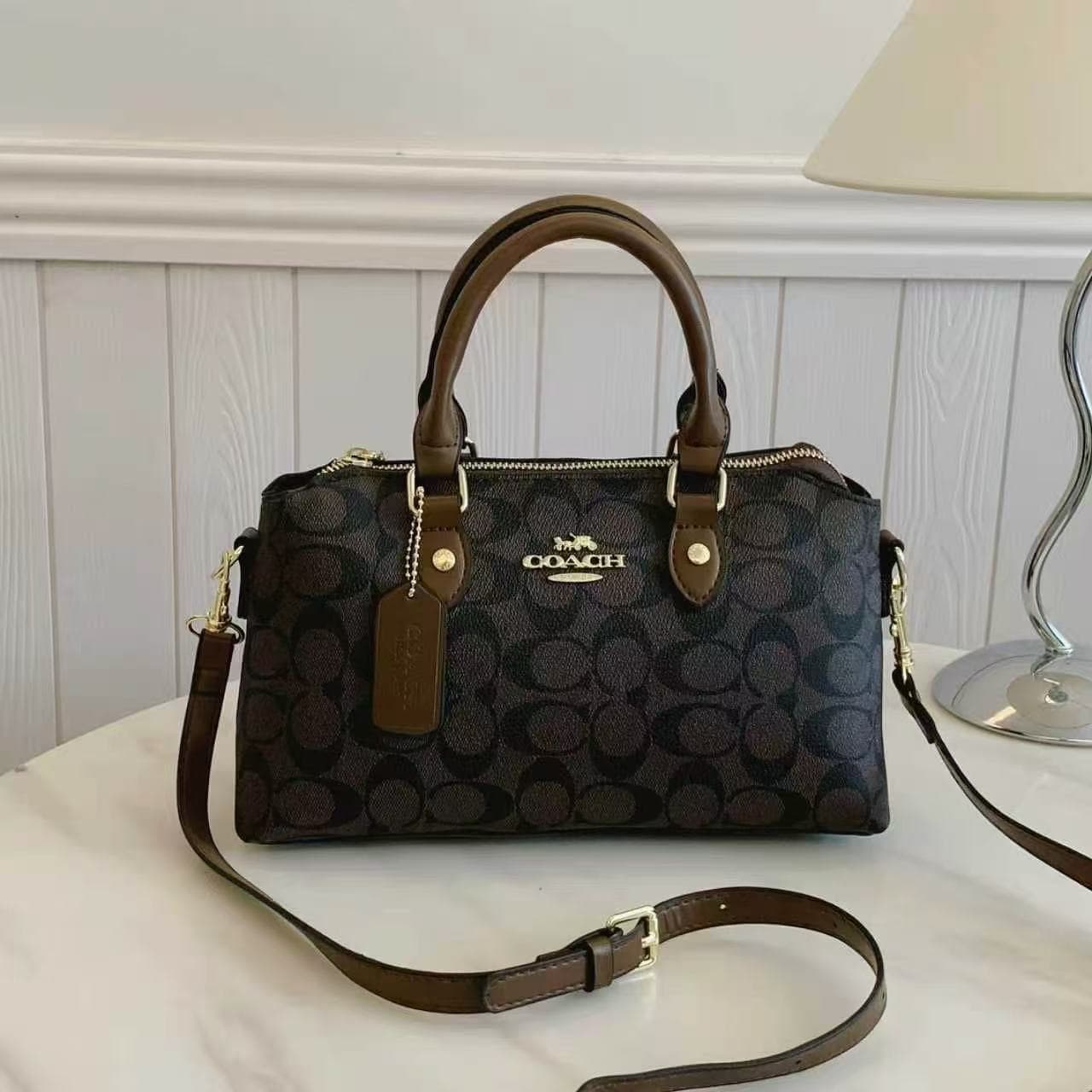 Sac à main Coach pour femme, modèle tonneau à imprimé monogramme vintage, sac bandoulière rétro à double poignée supérieure et bandoulière