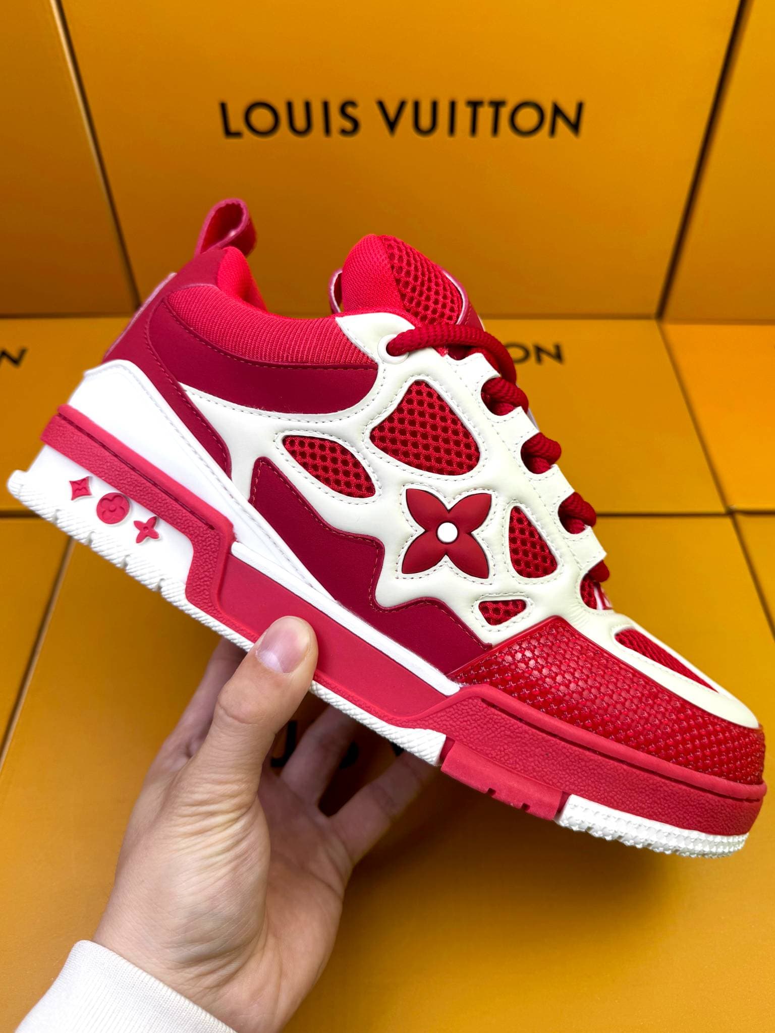 Chaussures de sport en cuir respirant à bout rond, patchwork déstructuré monogrammé, tendance et polyvalentes, à semelle épaisse, pour couples.
