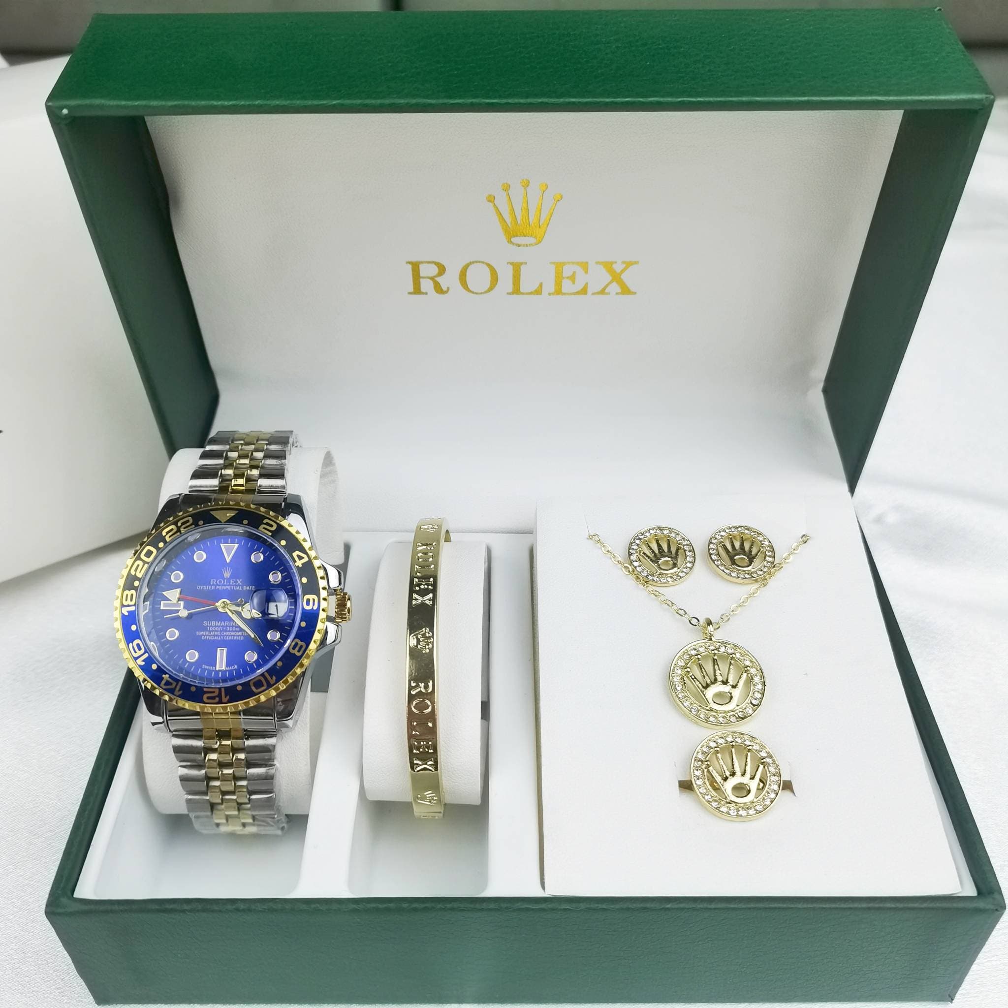 (Coffret cadeau et coffret 5 pièces inclus) Montre à quartz de style A GMT à 4 aiguilles avec cadran et bracelet en acier inoxydable de marque AAA