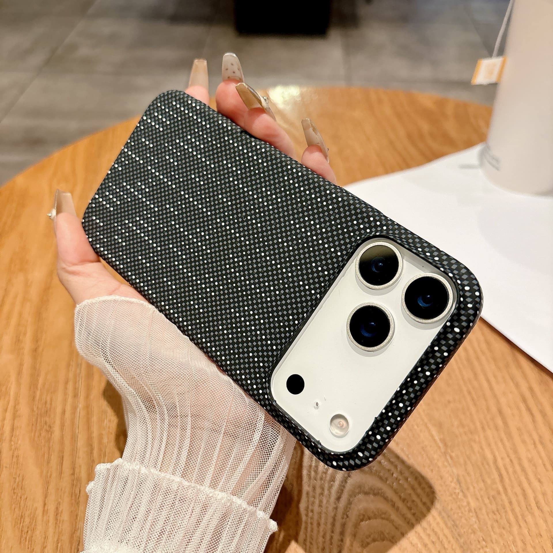Coque de protection magnétique intégrée en fibre de carbone bicolore, compatible avec l'iPhone 17 Pro Max et l'iPhone 16.