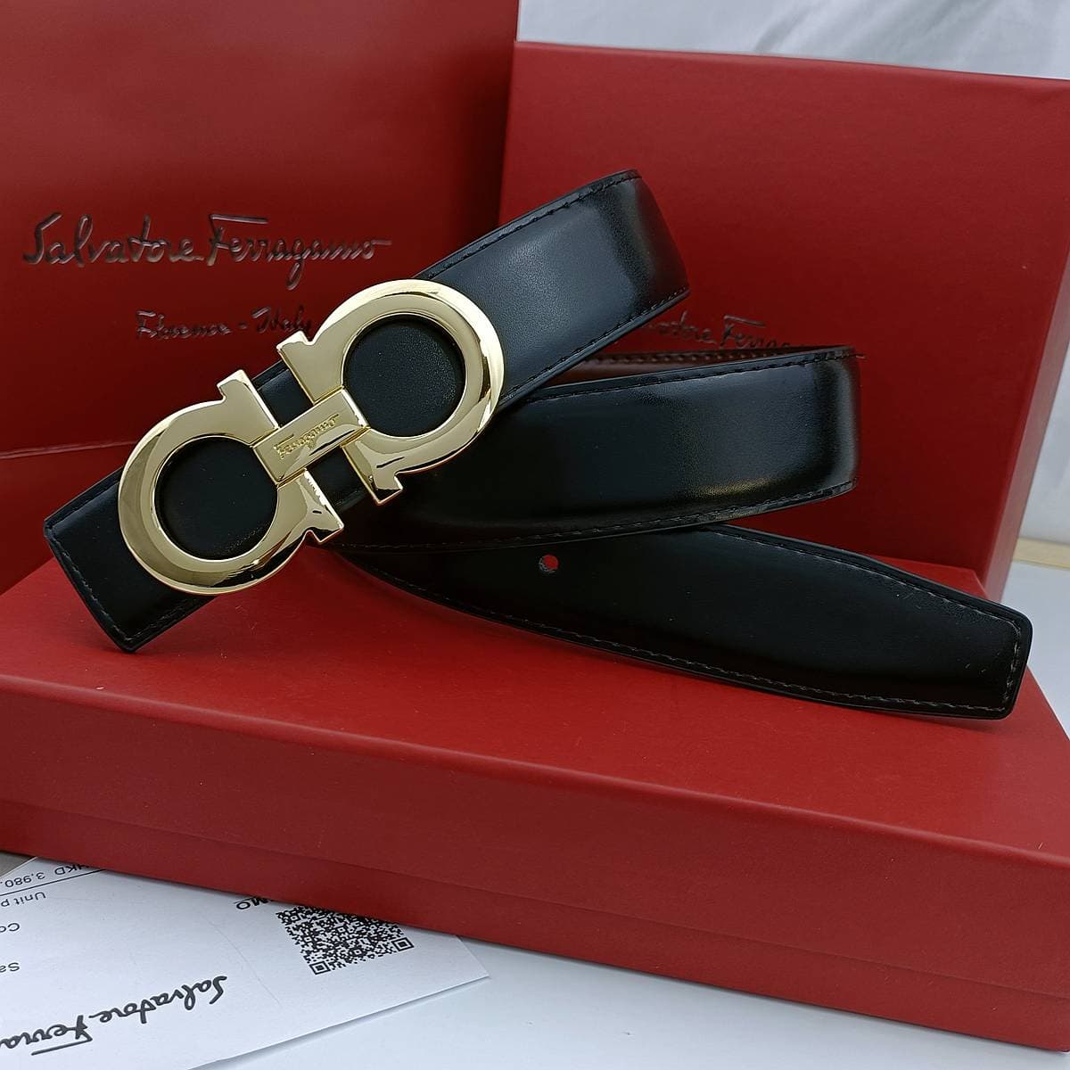 La ceinture ajustée tendance pour homme d'affaires s'accorde facilement avec les vêtements.