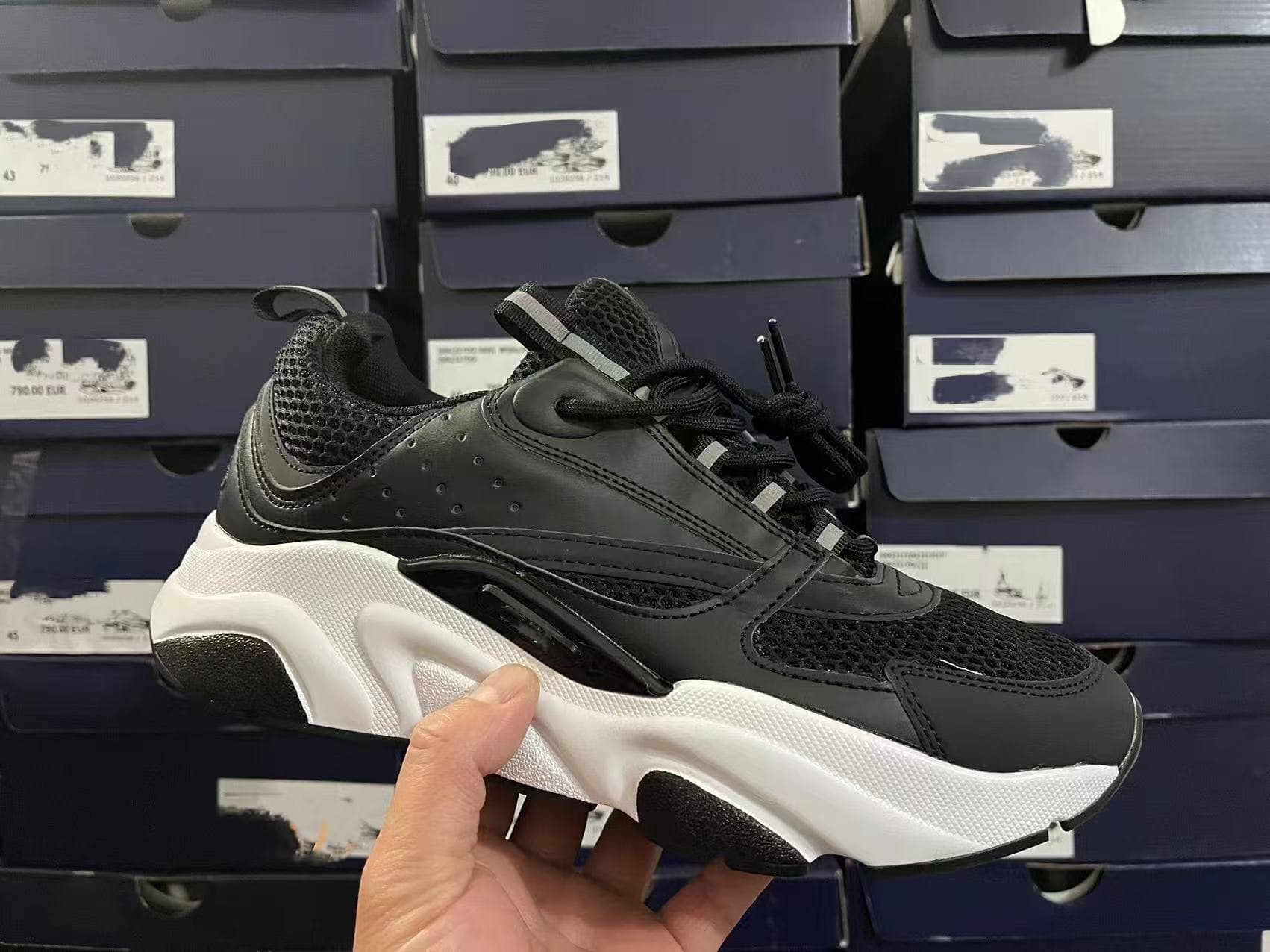 Chaussures basses de sport et de loisirs B22 en cuir et maille avec bride à logo pour homme