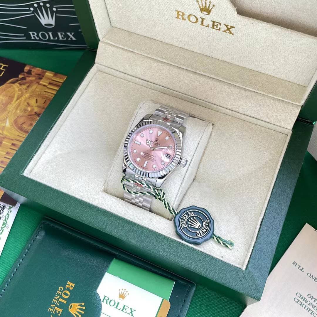 Montre de luxe suisse à quartz avec cadran au design tendance et bracelet en acier inoxydable
