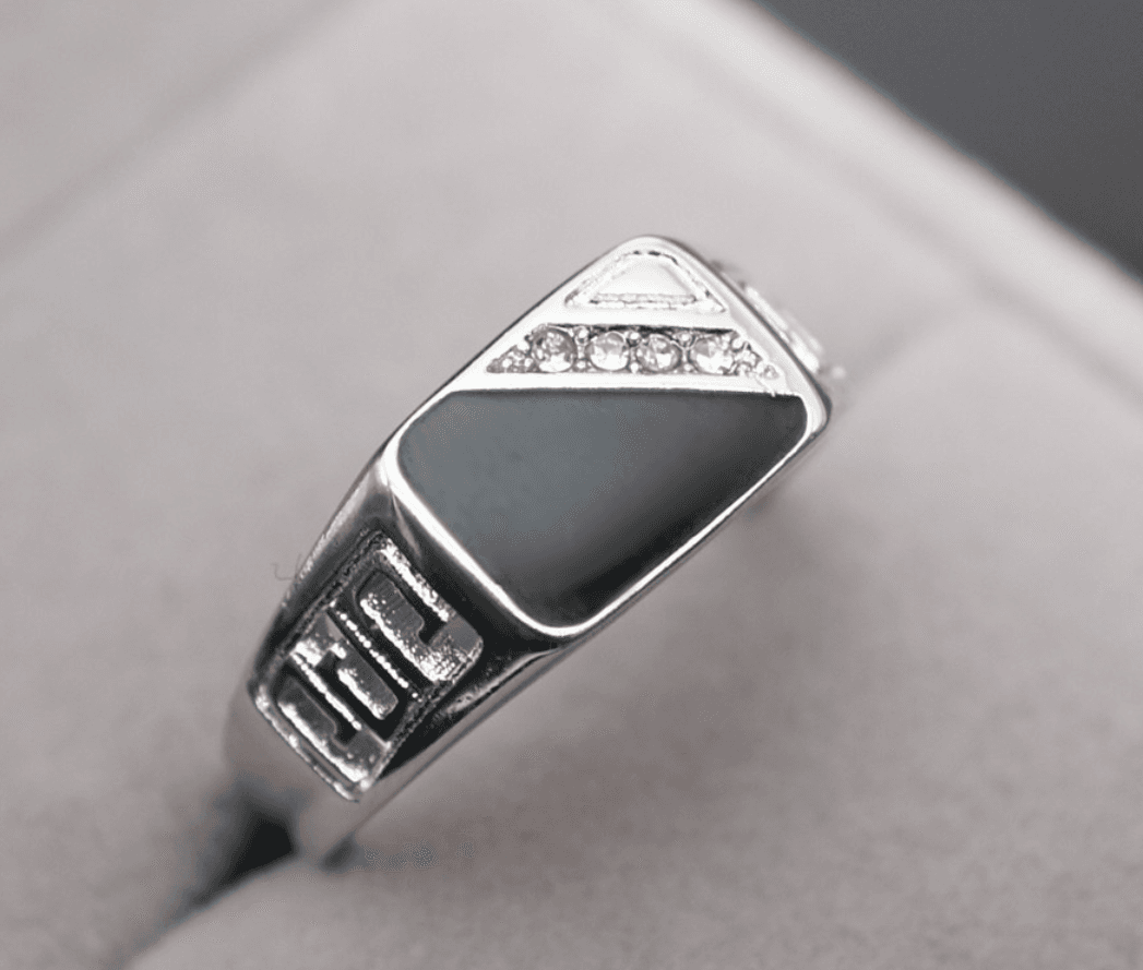 Bague pour homme avec goutte d'huile triangulaire créative