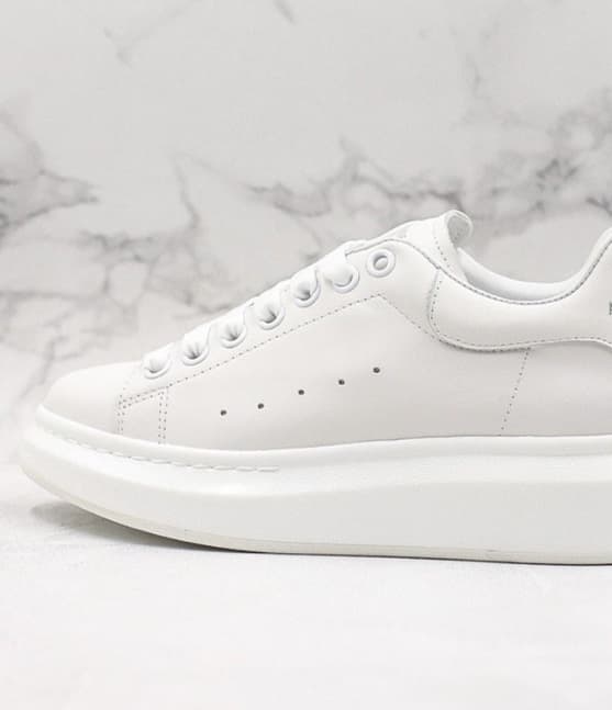Chaussures blanches Mc Queen en cuir de vachette de haute qualité pour femmes 2023, nouvelles chaussures de sport décontractées à semelle épaiss
