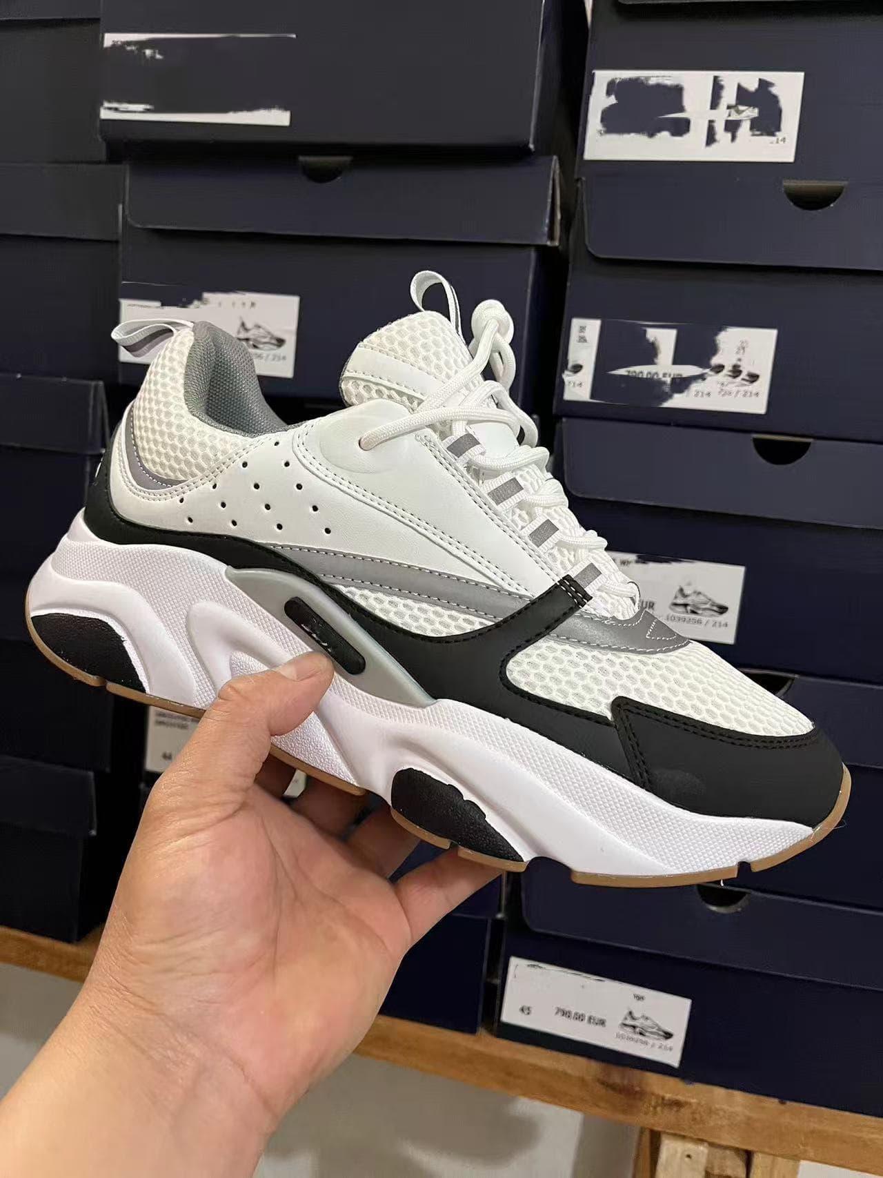 Chaussures basses de sport et de loisirs B22 en cuir et maille avec bride à logo pour homme