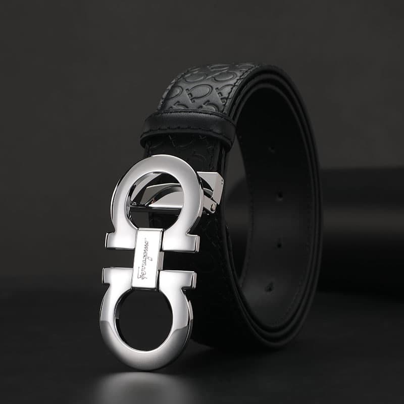 Ceinture élégante avec boucle dorée pour femme