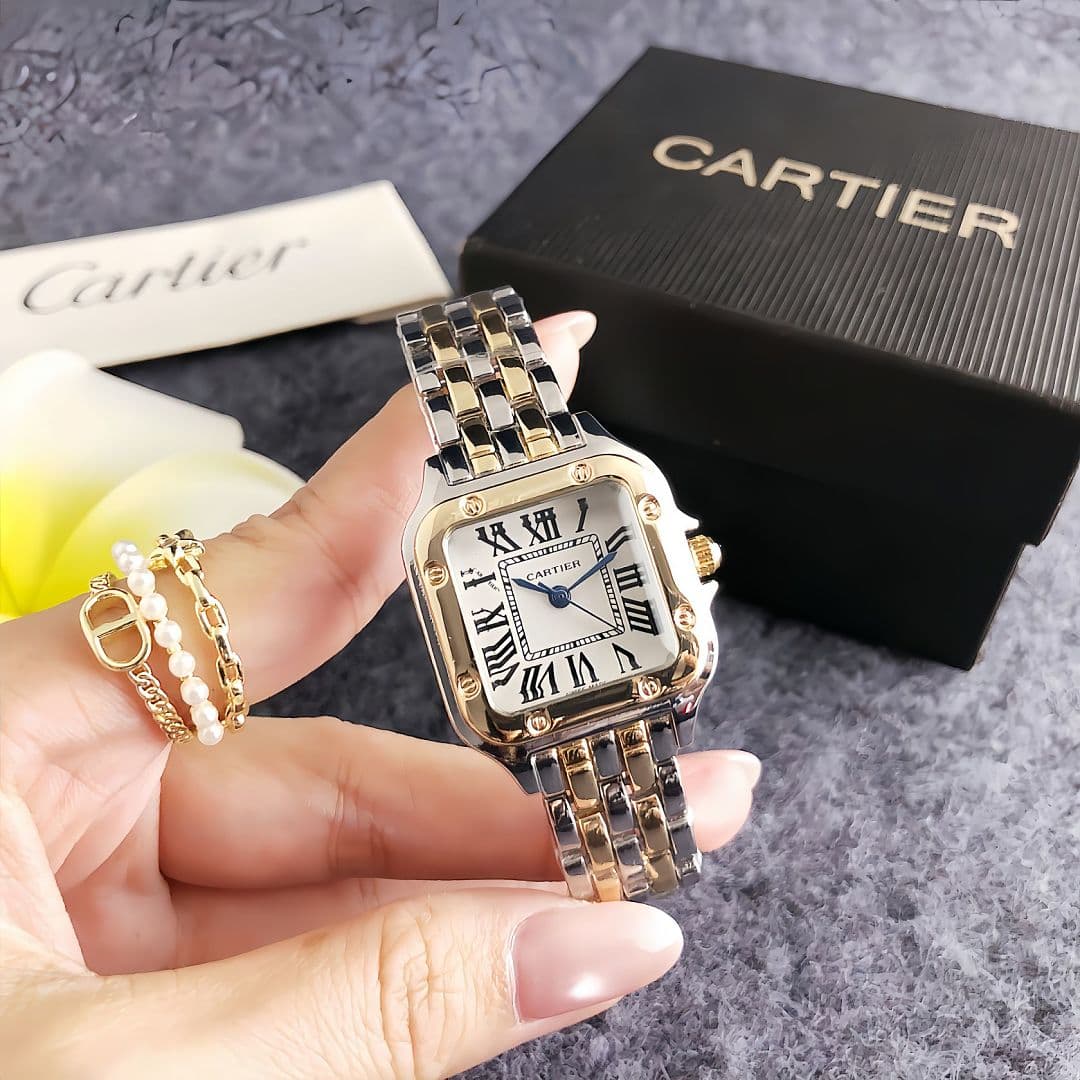 Montre femme élégante et compacte de forme carrée au design unique