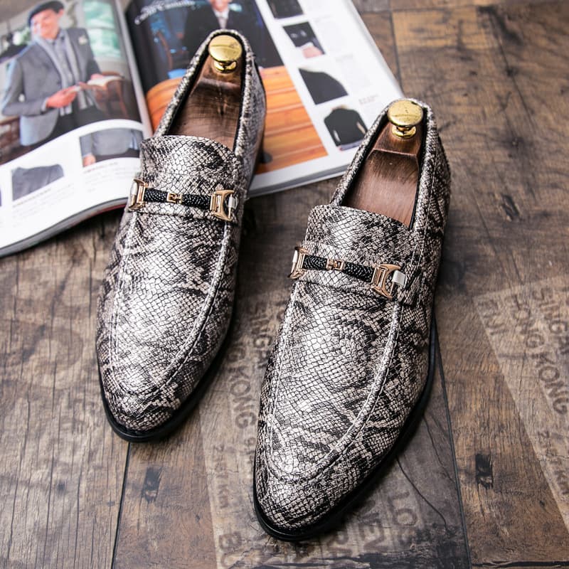 Suitable For All Seasons Hair Stylist Men With Suit Pants, Snake Pattern Pointed Toe Casual Nightclub Bar Slip-On Leather Shoes For Fashion Show