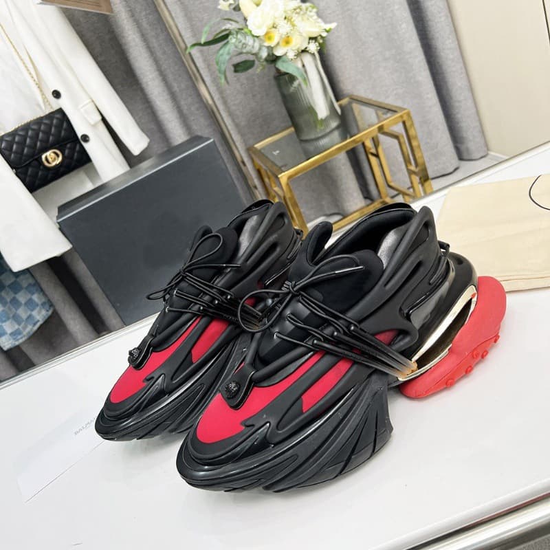 Chaussures de sport rehaussantes à semelles épaisses, inspirées de l'espace et inspirées des vaisseaux spatiaux.
