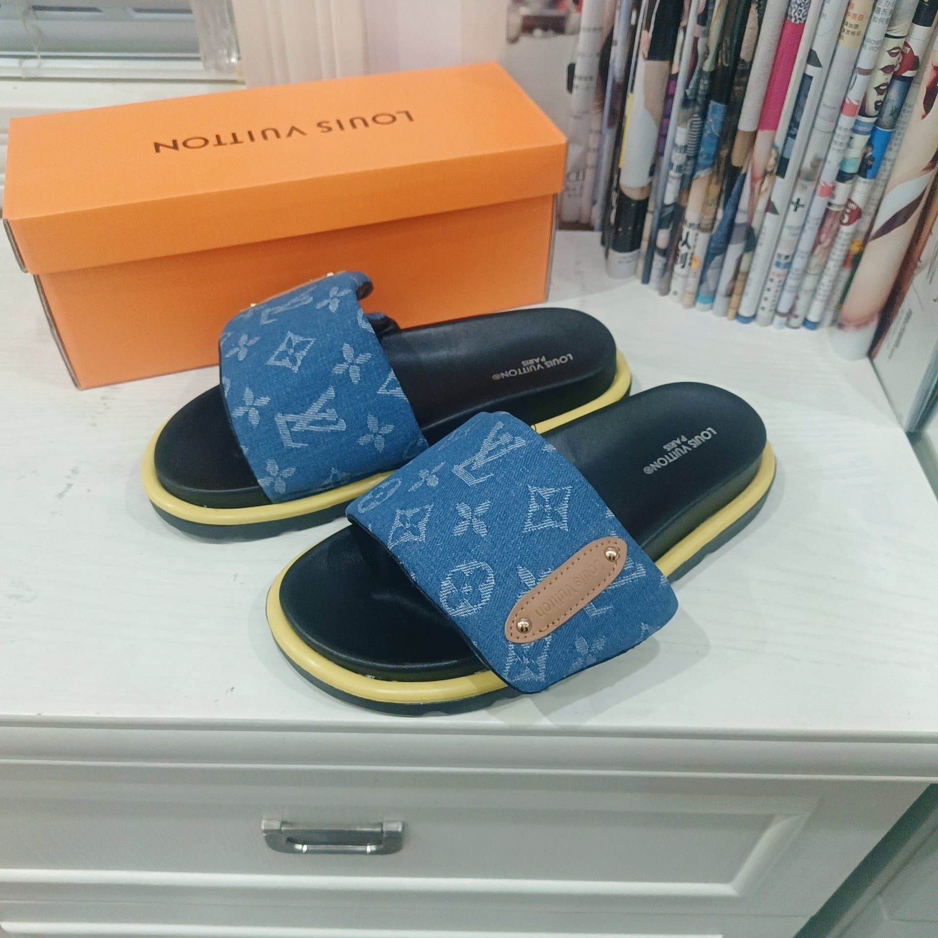Tongs à scratch pour femmes - Chaussures à plateforme à un seul orteil pour un look tendance en couple. Semelle plate confortable avec rembourrage