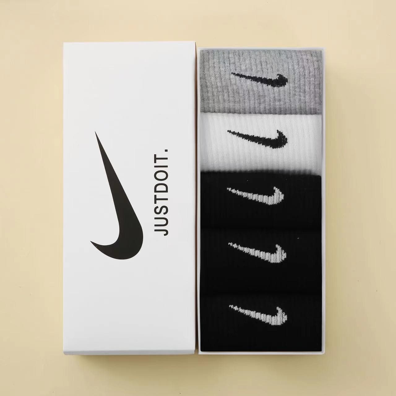 Lot de 5 paires de chaussettes de sport mi-mollet unisexes Nike, respirantes et côtelées, idéales pour la course, la salle de sport et le quotidie