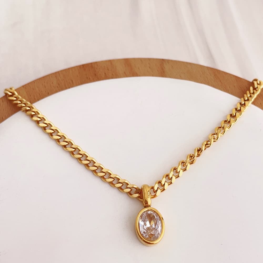 Women's Jewelry Niche Retro Clavicle Chain Light Luxury Fashion Elegant Oval Single Diamond Titanium Steel Necklace All Match