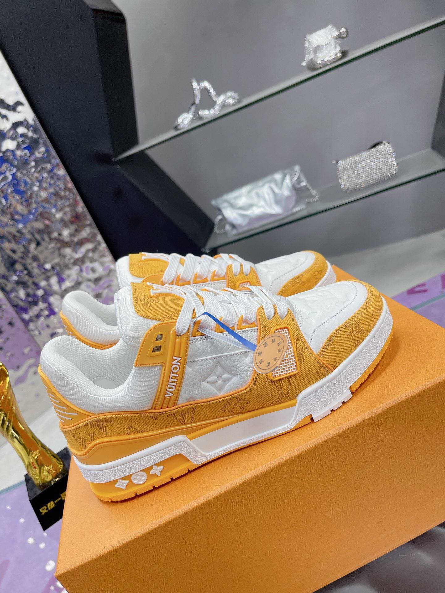 LouisVuittonLV Chaussures pour hommes et femmes Chaussures de sport et de loisirs classiques pour presbytie Baskets à semelles épaisses noires et b